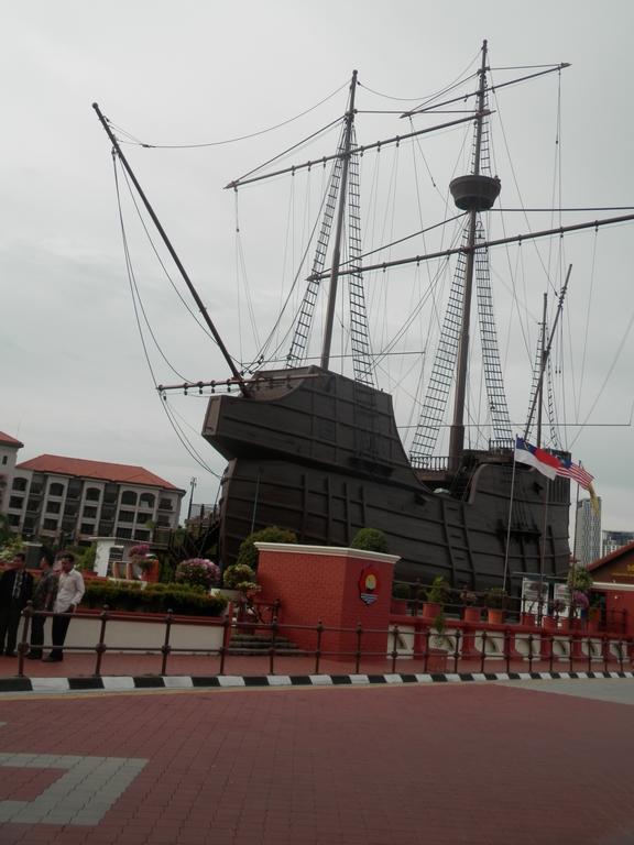 Travellers Planet Hotel & Guesthouse Malacca Екстер'єр фото